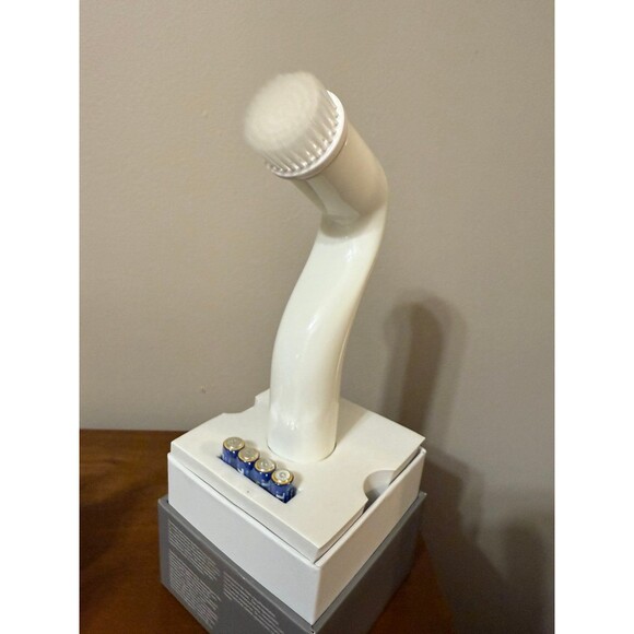 Derma Luxe Advanced Cleaning System - Picture 1 of 2